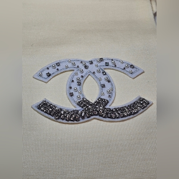 CHANEL Cashmere And Silk Cream Knit Scarf with Pearl Logo Embellishments NWT - Picture 3 of 10